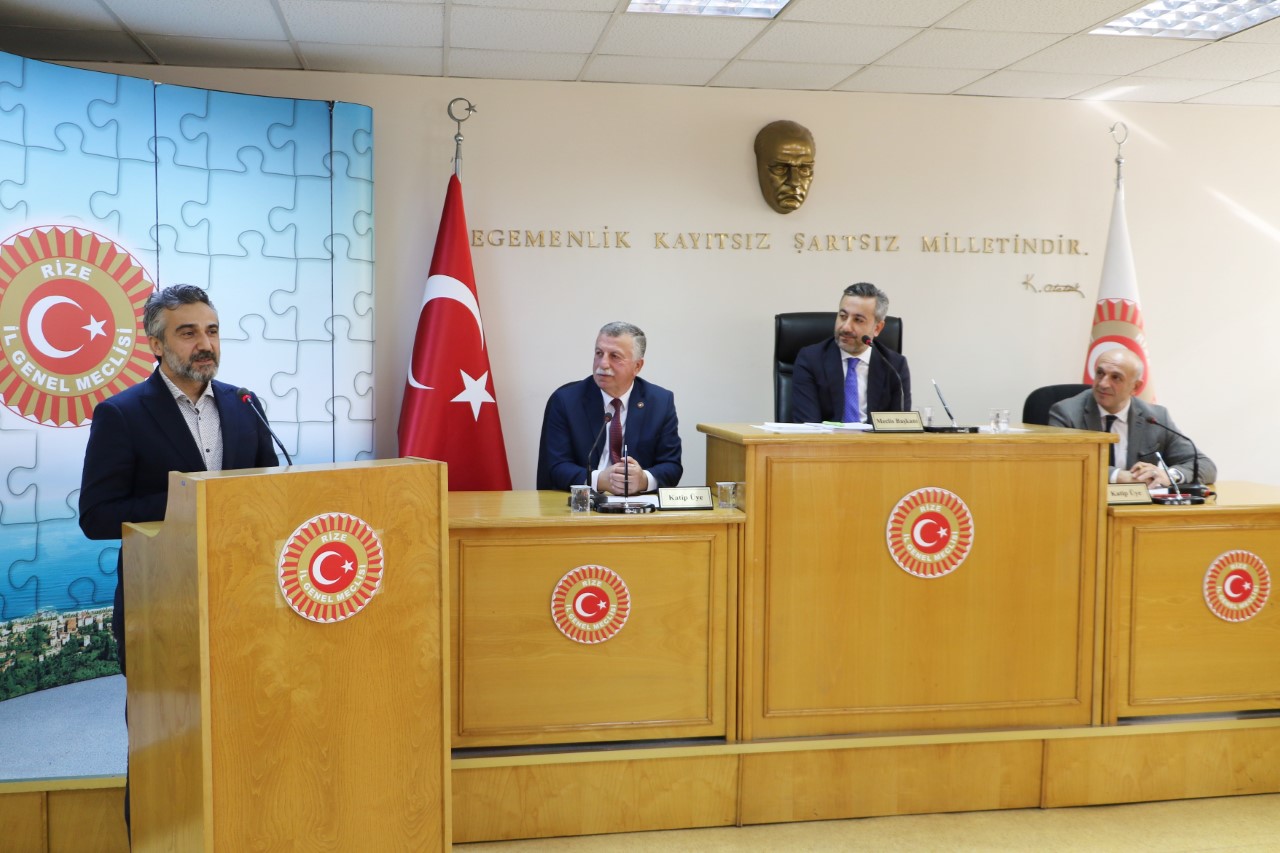 RİZE İL GENEL MECLİSİ, BÜYÜK BİR MALİYET GİDERİNE SAHİP KİMYASAL GÜBRE TALEBİNE ÇÖZÜM BULMAK AMACIYLA ÇAY ÇÖPÜNDEN ORGANİK GÜBRE ÜRETİLMESİ KONUSUNDA GİRİŞİM BAŞLATTI