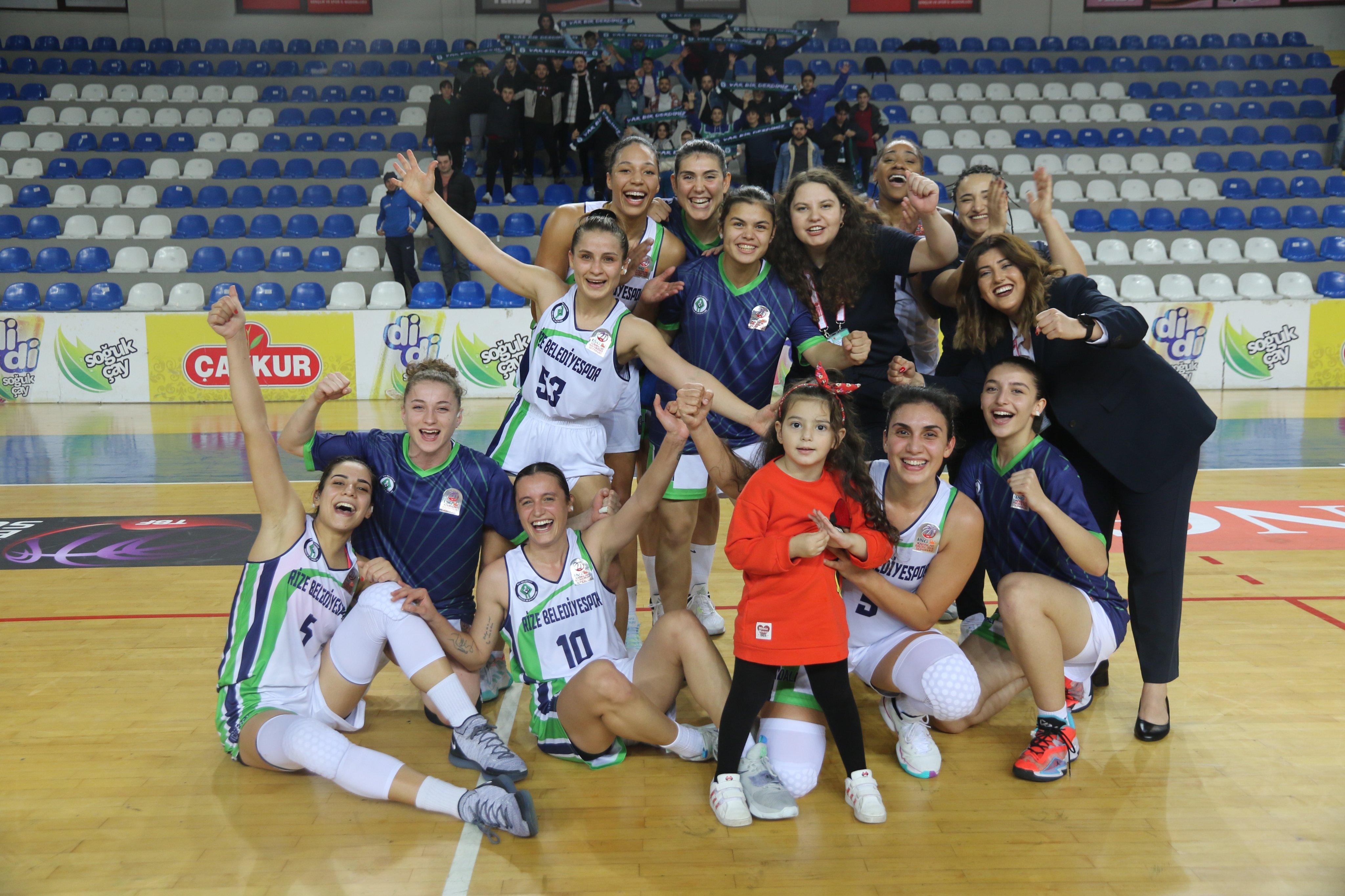 RİZE BELEDİYESPOR KADIN BASKETBOL TAKIMI ING KADINLAR BASKETBOL SÜPER LİGİ'NİN 8.HAFTASINDA KENDİ EVİNDE METALURJİ HATAY BÜYÜKŞEHİR BELEDİYESPOR'U 82 - 69 YENEREK GALİYETLE TANIŞTI