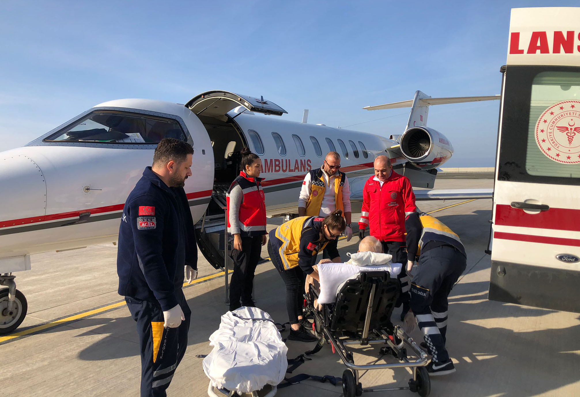 SAĞLIK BAKANLIĞINA AİT UÇAK AMBULANS, RİZE’YE İLERİ TETKİK VE TEDAVİ İÇİN ANKARA’DAN GELMESİ GEREKEN HASTAYI RİZE-ARTVİN HAVAALANINA GETİRİRKEN, RİZE’DE DE TEDAVİ GÖREN BAŞKA BİR HASTAYI İSTANBUL’A GETİRDİ