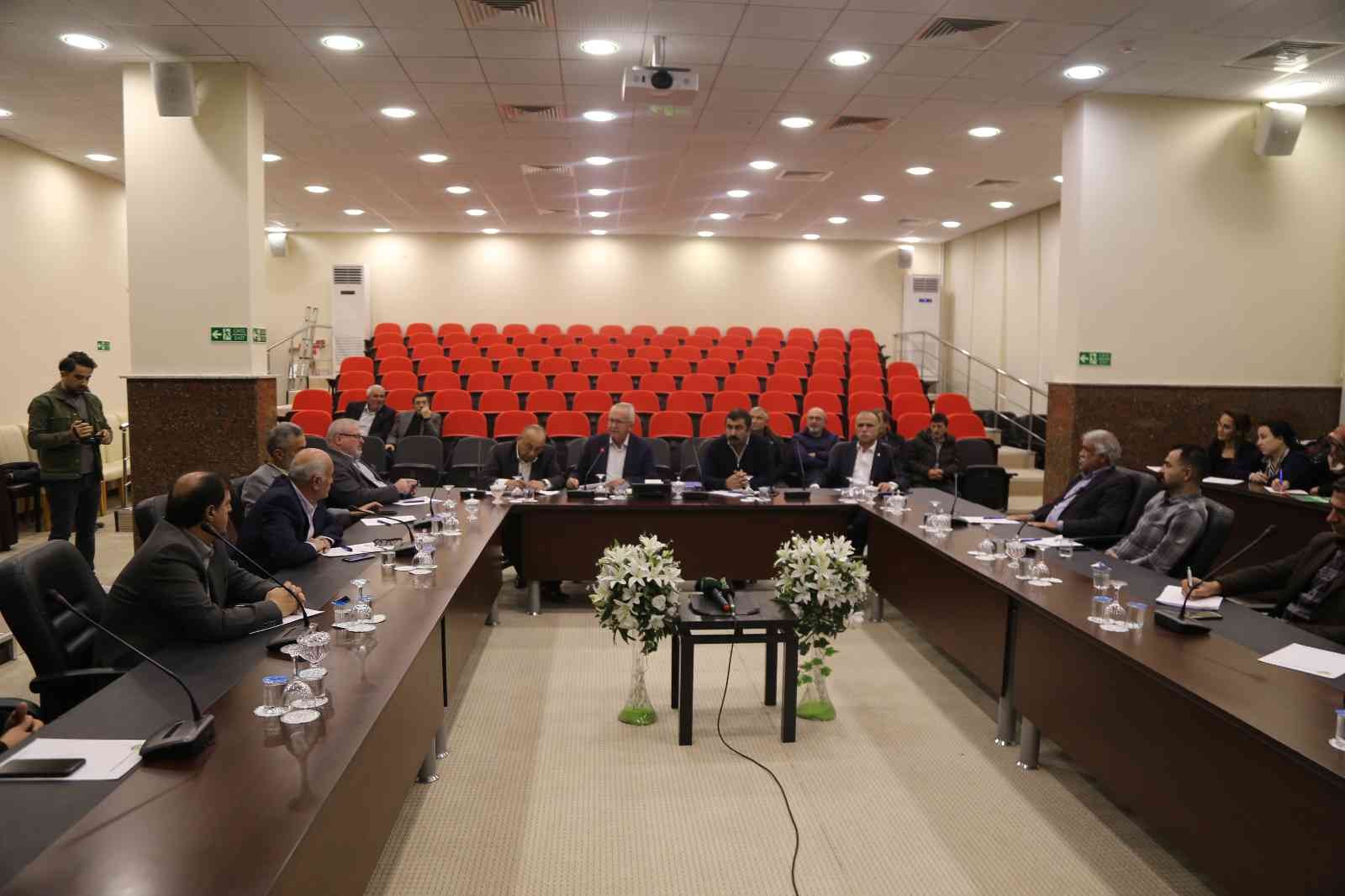 TÜRKİYE ARI YETİŞTİRİCİLERİ MERKEZ BİRLİĞİ BAŞKANI ZİYA ŞAHİN, TÜRKİYE'NİN DÜNYADA ARICILIKTA İKİNCİ SIRADA OLDUĞUNU BELİRTEREK "OTELLERDE SAHTE BAL TÜKETMEK İSTEMİYORUZ DEDİ