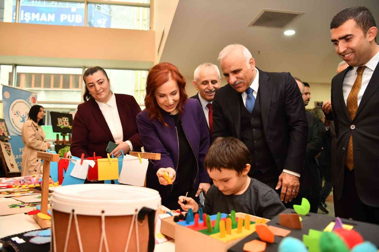 TRABZON BÜYÜKŞEHİR BELEDİYESİ VE İL MİLLİ EĞİTİM MÜDÜRLÜĞÜ TARAFINDAN 3 ARALIK DÜNYA ENGELİLER GÜNÜ DOLAYISIYLA PROGRAM DÜZENLEDİ