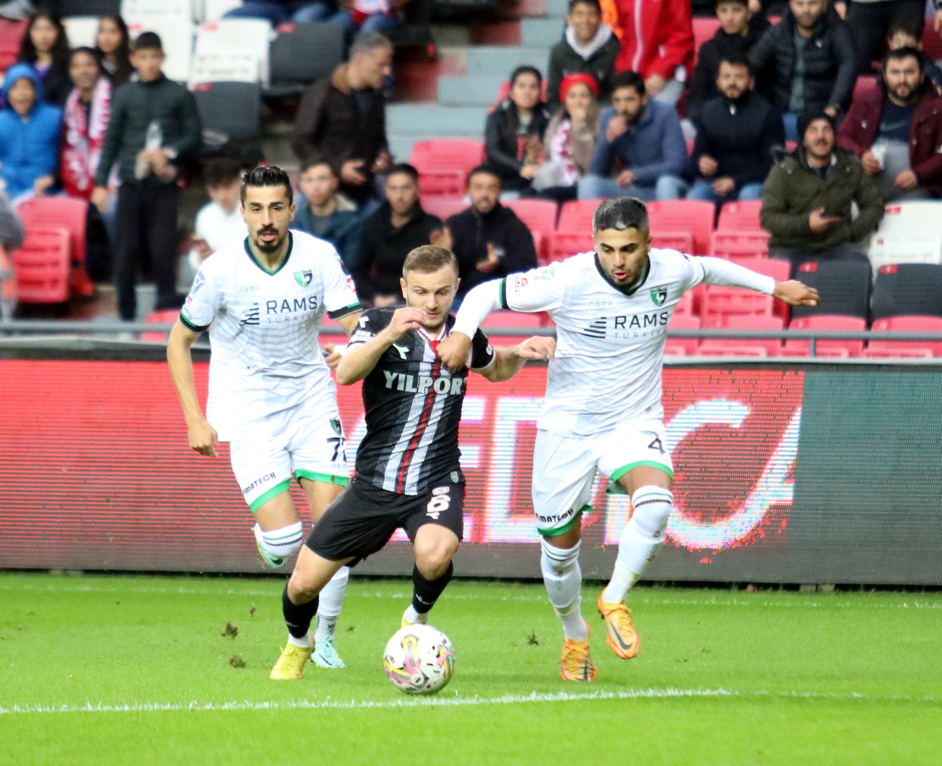 SPOR TOTO 1. LİG'İN 16. HAFTA MÜCADELESİNDE SAMSUNSPOR SAHASINDA KARŞILAŞTIĞI DENİZLİSPOR'U 5 - 0 MAĞLUP ETTİ