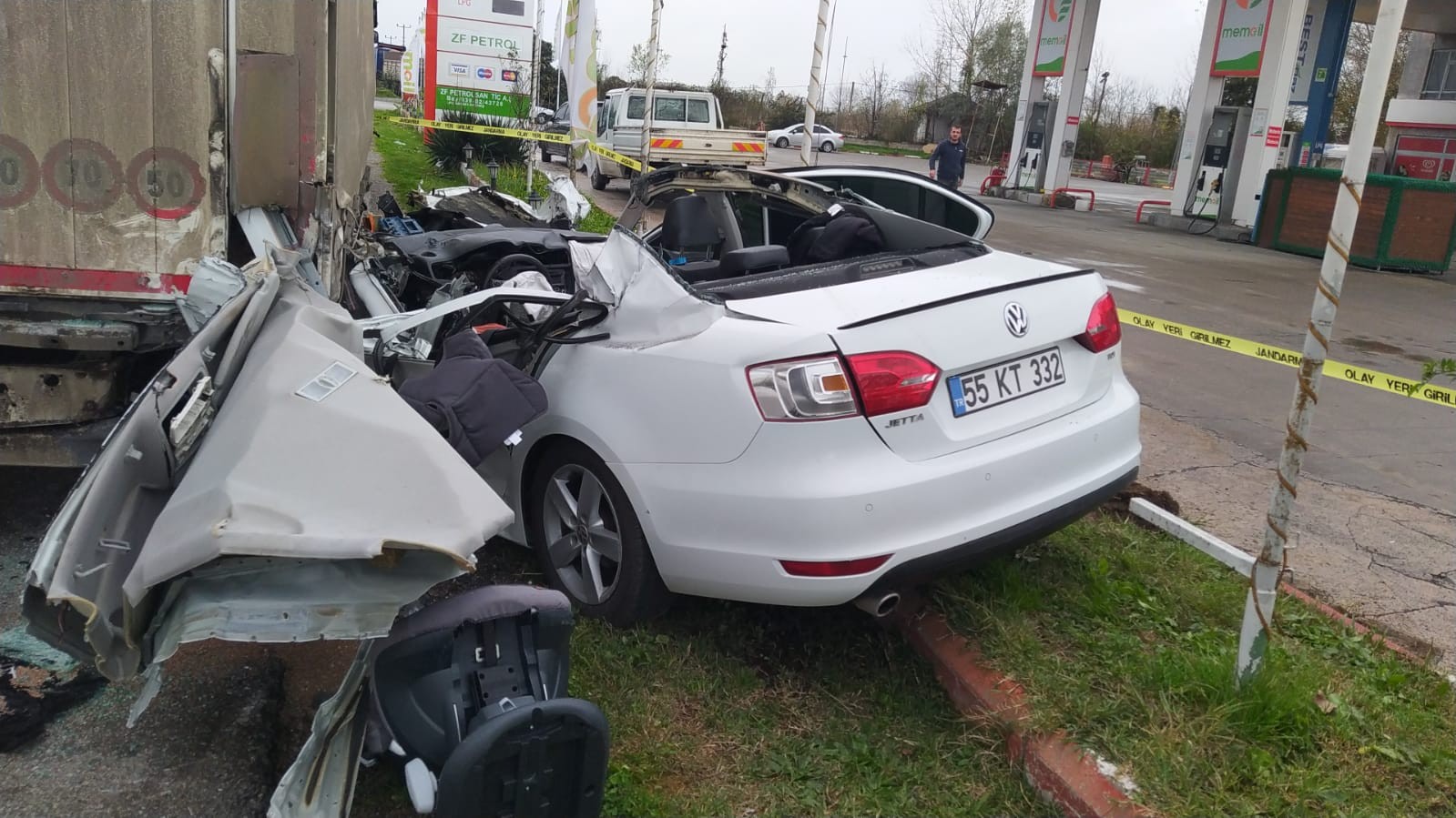 SAMSUN’DA OTOMOBİLİN TIR İLE ÇARPIŞMASI SONUCU MEYDANA GELEN TRAFİK KAZASINDA BİR BEBEK HAYATINI KAYBEDERKEN 2 KİŞİ DE YARALANDI