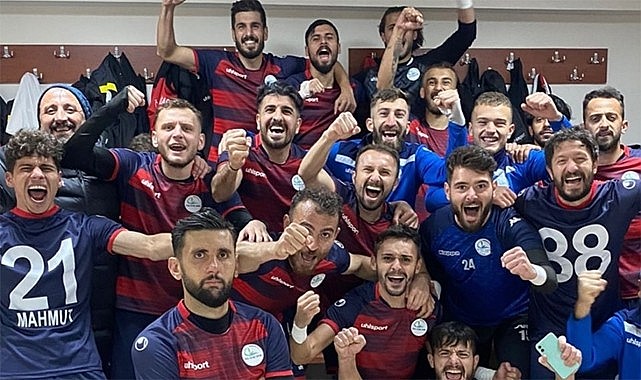 BAL EKİBİ RİZE ÖZEL İDARESPOR 10 KİŞİ KALDIĞI MAÇTA PALANDÖKEN BELEDİYESPOR'U 2 - 1 MAĞLUP EDEREK GALİBİYET SERİSİNİ 6 MAÇA ÇIKARDI