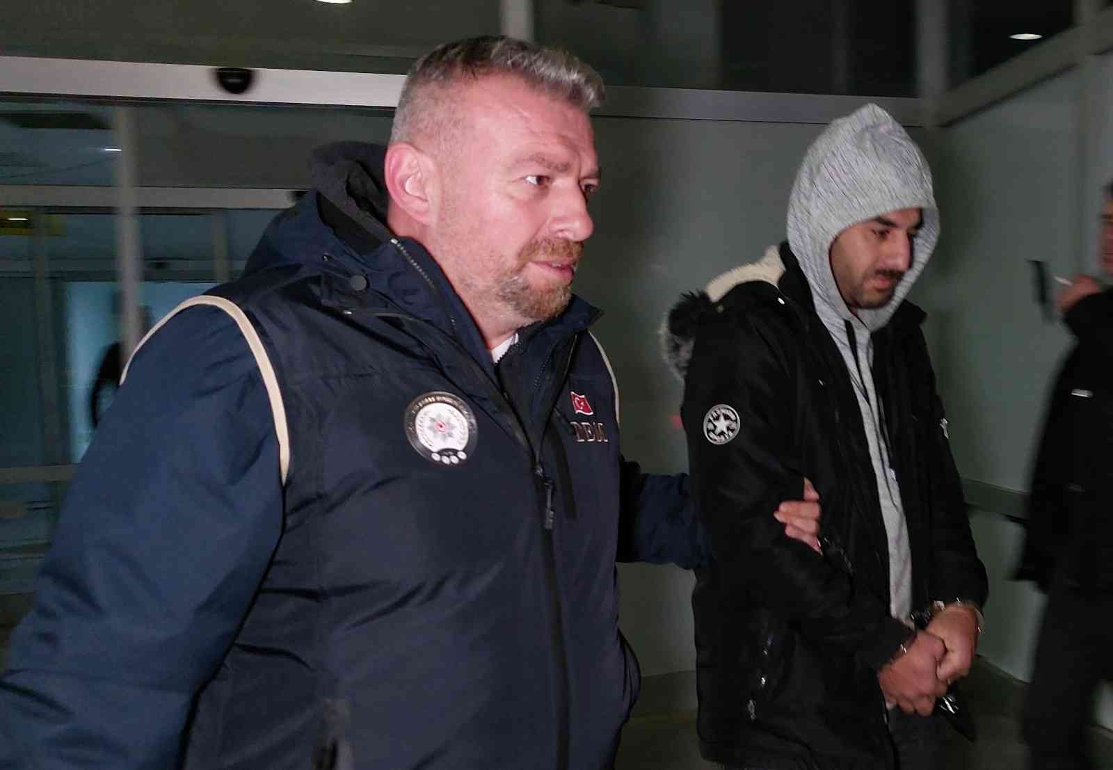 SAMSUN'DA SİLAHLI TERÖR ÖRGÜTÜ DEAŞ'A YÖNELİK ŞAFAK VAKTİ DÜZENLENEN OPERASYONDA YABANCI UYRUKLU 4 KİŞİ GÖZALTINA ALINDI