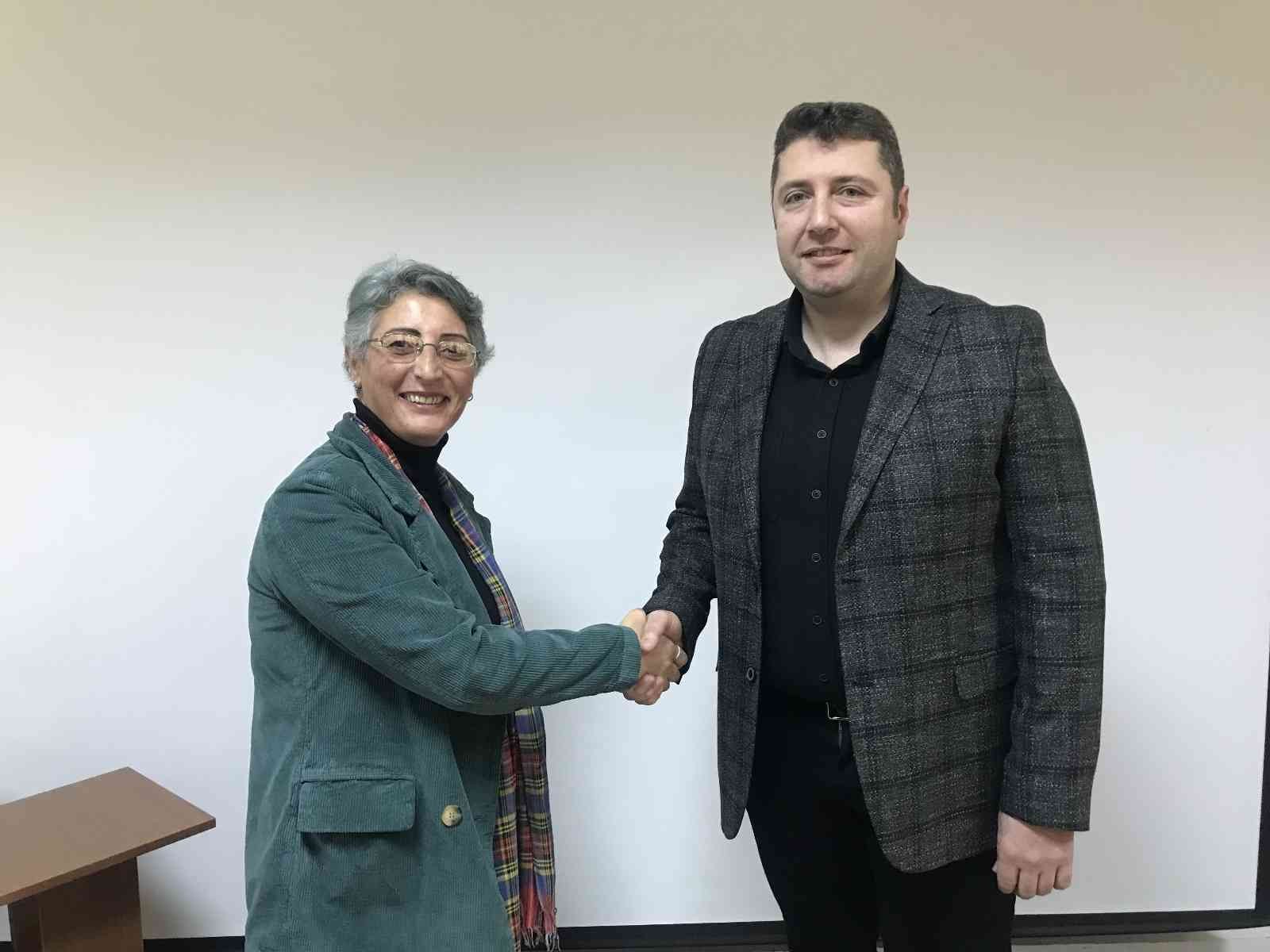 GÜMÜŞHANE KENT KONSEYİ KADIN MECLİSİ BAŞKANI KENTİN TEK KADIN MAHALLE MUHTARI ARZU AY OLDU