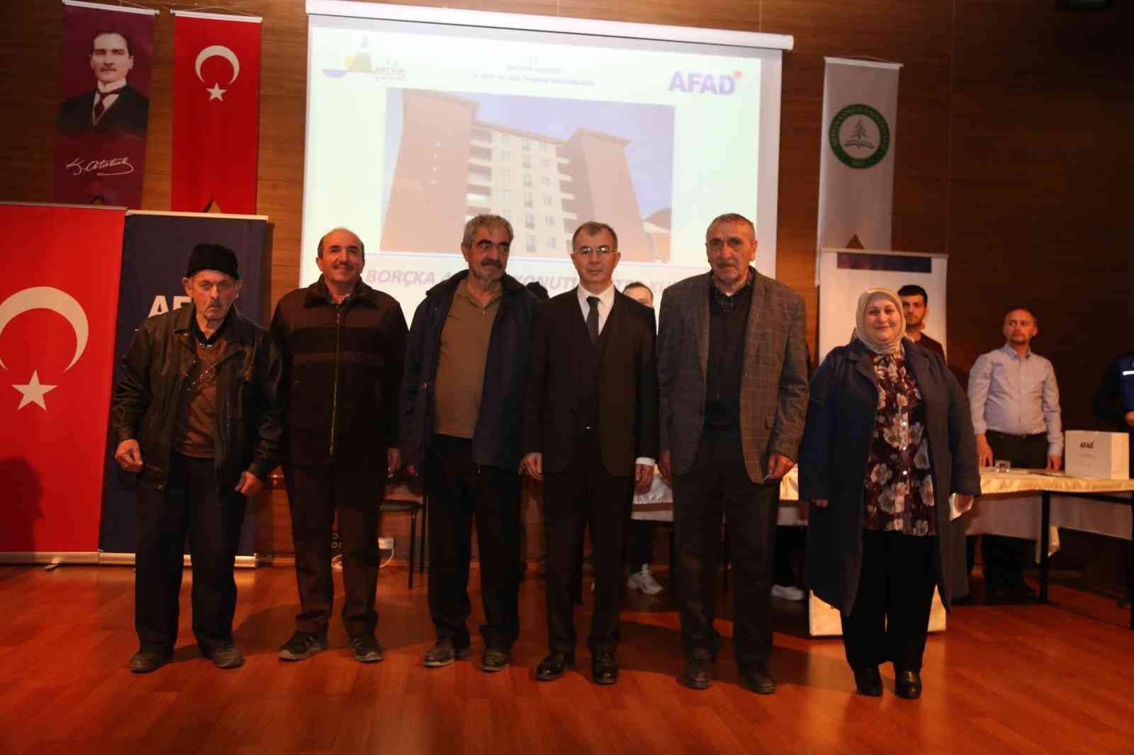 ARTVİN'İN BORÇKA İLÇESİNDE SEL VE HEYELAN GİBİ FARKLI AFETLERDE EVLERİ ZARAR GÖREN 44 VATANDAŞ KONUTLARINA KAVUŞTU