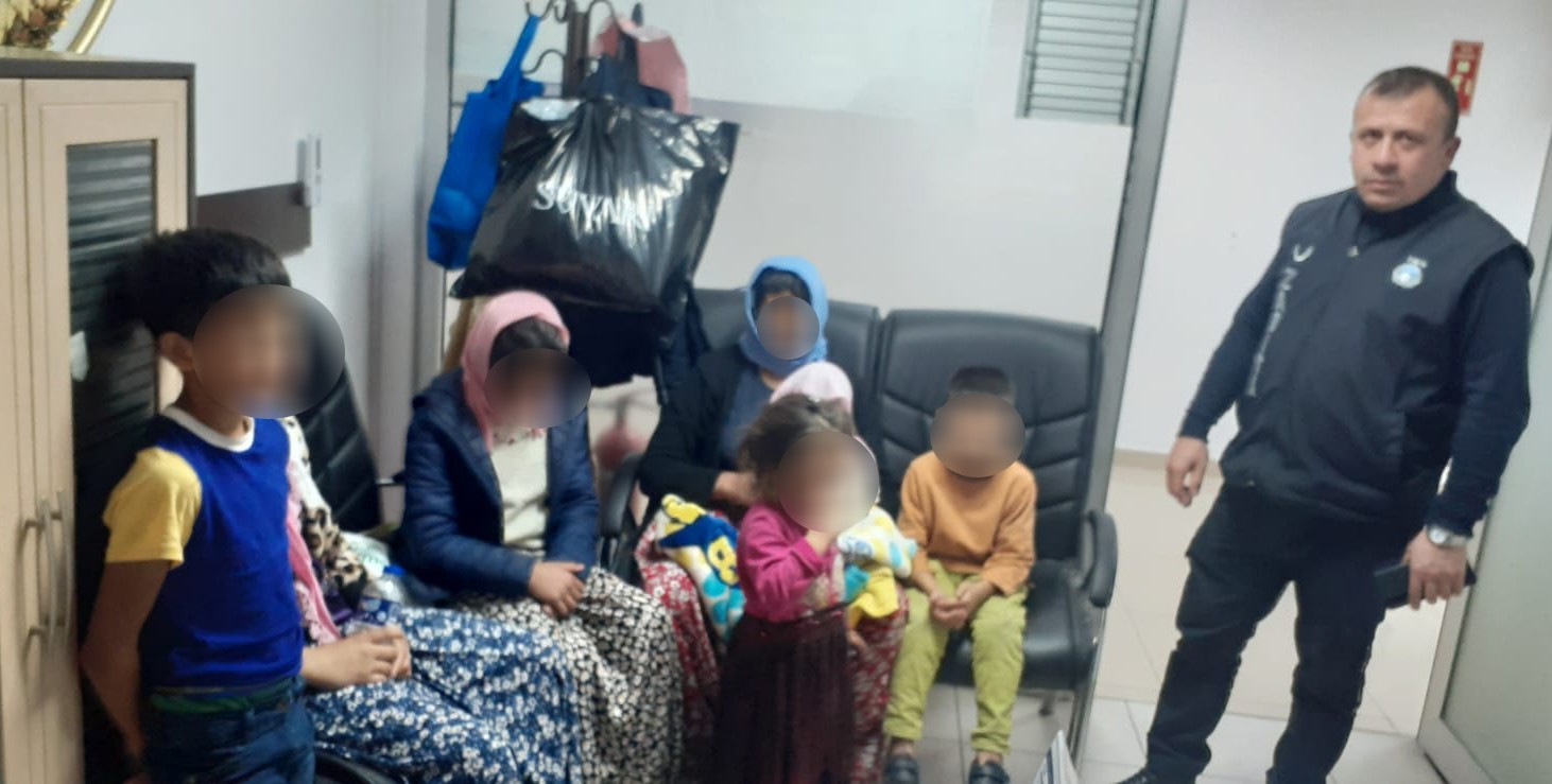 ORDU'NUN ÜNYE İLÇESİNDE ZABITA EKİPLERİ, ÇOCUKLARI DİLENDİRENLERE KARŞI OPERASYON DÜZENLEDİ