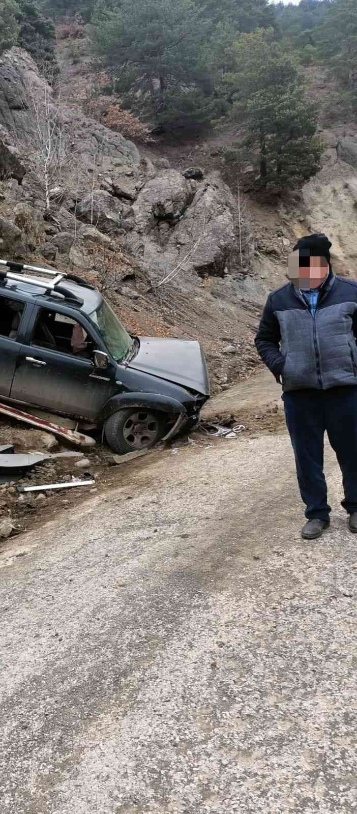 ARTVİN’DEKİ CİNAYETTE BORÇ PARA MESELESİ YÜZÜNDEN TARTIŞTIĞI MUHTARIN KAFASINI ÇEKİÇLE DEFALARCA VURARAK ÖLDÜRDÜĞÜ, SONRA KAZA SÜSÜ VERMEYE ÇALIŞTIĞI VE ARDINDAN DA PİŞMAN OLUNCA İNTİHAR ETMEK İSTEDİĞİ ORTAYA ÇIKTI