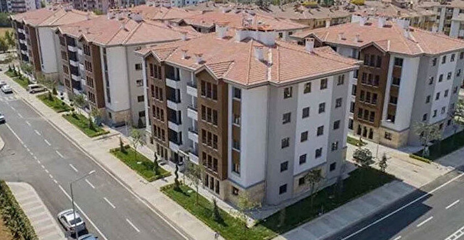 TOKİ’NİN 250.000 SOSYAL KONUT PROJESİNİN RİZE’DE YAPILACAK OLAN TOPLAM 1.100 ADET KONUTUN HAK SAHİPLERİNİ BELİRLEME KURASI, 20 ARALIK 2022’DE , RİZE GENÇLİK MERKEZİ KONFERANS SALONUNDA, SAAT 10.00’DA GERÇEKLEŞTİRİLECEK
