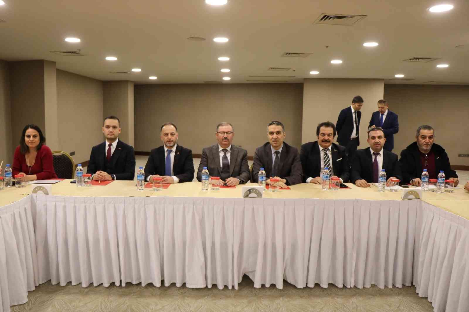 SAMSUN'DA TOPLANAN KÖRFEZ ÜLKELERİ SEYAHAT ACENTELERİ , ARAP TURİSTLERİN SAMSUN'U TERCİH ETMEME SEBEBİNİ; OTELLERİN KALABALIK AİLE KULLANIMI İÇİN UYGUN OLMAMASI VE ORTA DOĞU'DAN DİREKT UÇUŞUN OLMAMASI TESPİT E