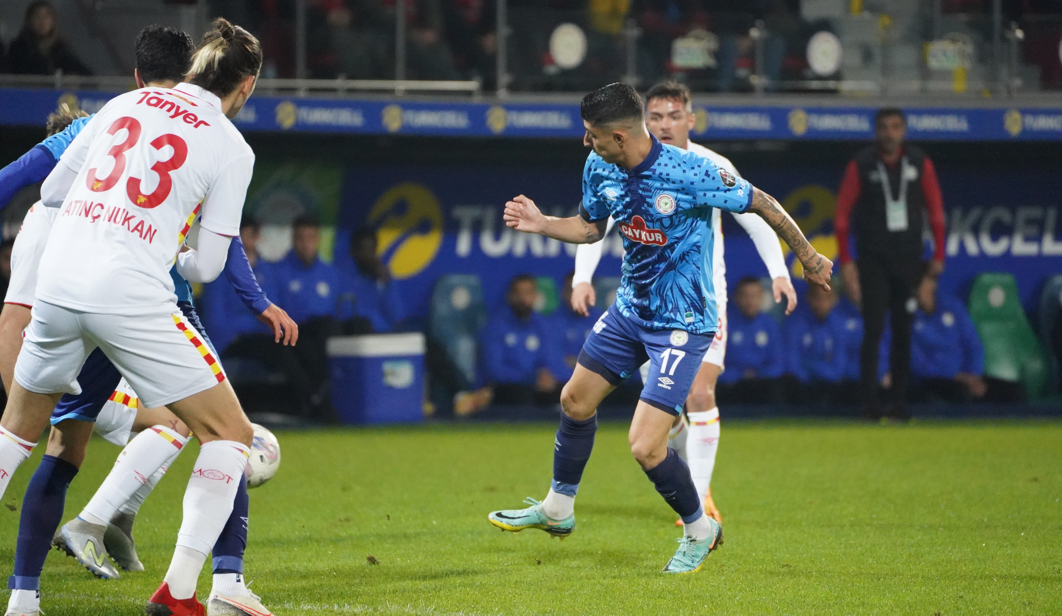 SPOR TOTO 1.LİG'DE HAFTANIN İLK KARŞILAŞMASINDA ÇAYKUR RİZESPOR KENDİ SAHASINDA GÖZTEPE'YE 2 - 0 MAĞLUP OLDU