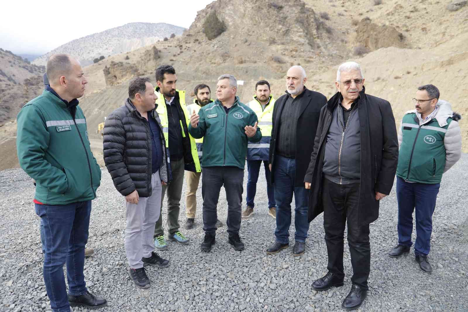 ERZURUM'UN ŞENKAYA VE OLTU İLÇELERİNE KAZANDIRILAN SARIYAR VE ŞENDURAK BARAJLARINDA SU TUTMA İŞLEMİNE START VEREN DSİ, SÖZ KONUSU YATIRIMLAR SAYESİNDE MİLLİ EKONOMİYE YILLIK YAKLAŞIK 8 MİLYON LİRA NET GELİR ARTIŞI SAĞLA