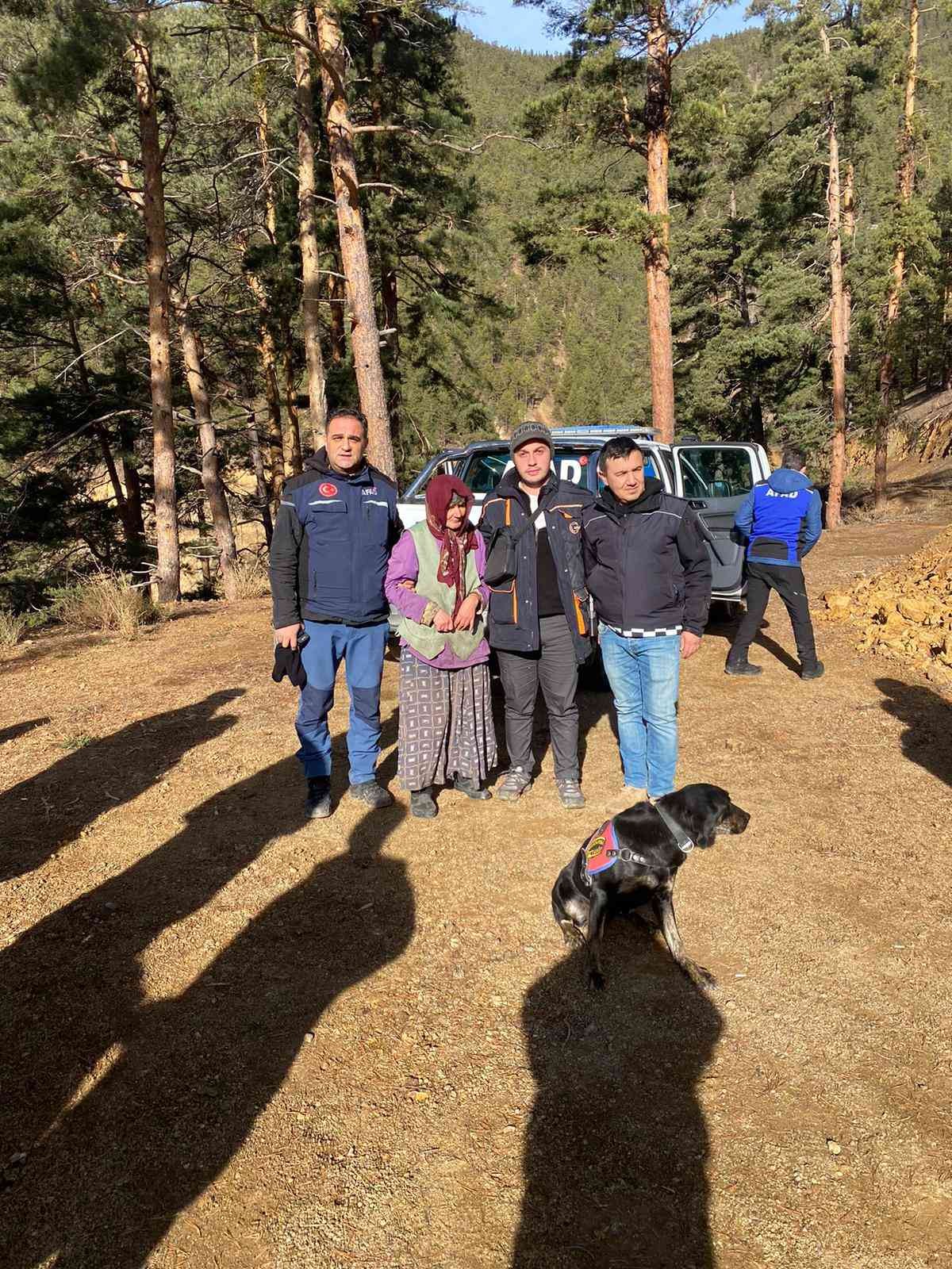 ARTVİN'İN YUSUFELİ İLÇESİNDE DÜN KAYBOLAN 52 YAŞINDAKİ ENGELLİ SEVDA ÖZDEMİR , EKİPLERİN ARAMASI SONUCU BULUNDU