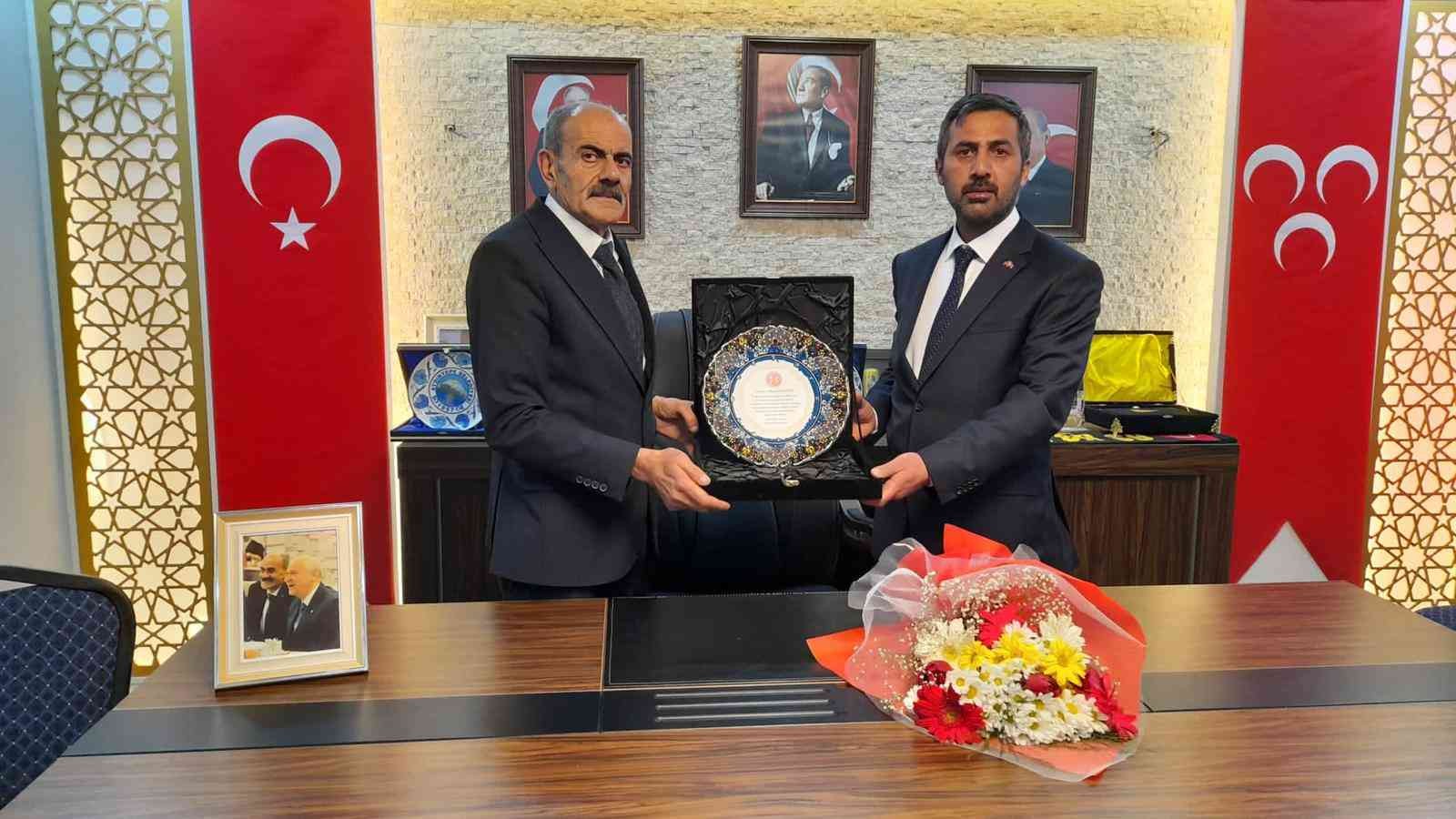 MİLLİYETÇİ HAREKET PARTİSİ İL BAŞKANLIĞI GÖREVİNDEN MİLLETVEKİLİ ADAY ADAYLIĞI İÇİN İSTİFA EDEN BEKİR KASAP'IN YERİNE YENİ İL BAŞKANI İSMAİL DURMUŞ OLDU
