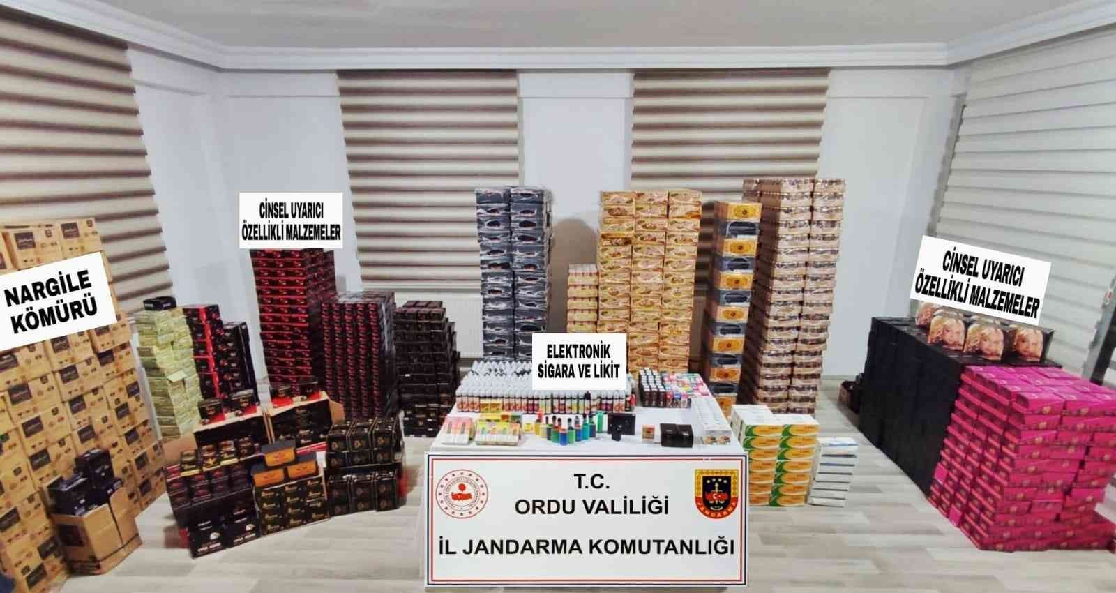 ORDU'DA, JANDARMA EKİPLERİ TARAFINDAN YÜRÜTÜLEN ÇALIŞMALAR ÇERÇEVESİNDE 10 BİNLERCE CİNSEL UYARICI MADDE İLE KAÇAK ÜRÜNLER ELE GEÇİRİLDİ, 2 KİŞİ GÖZALTINA ALINDI