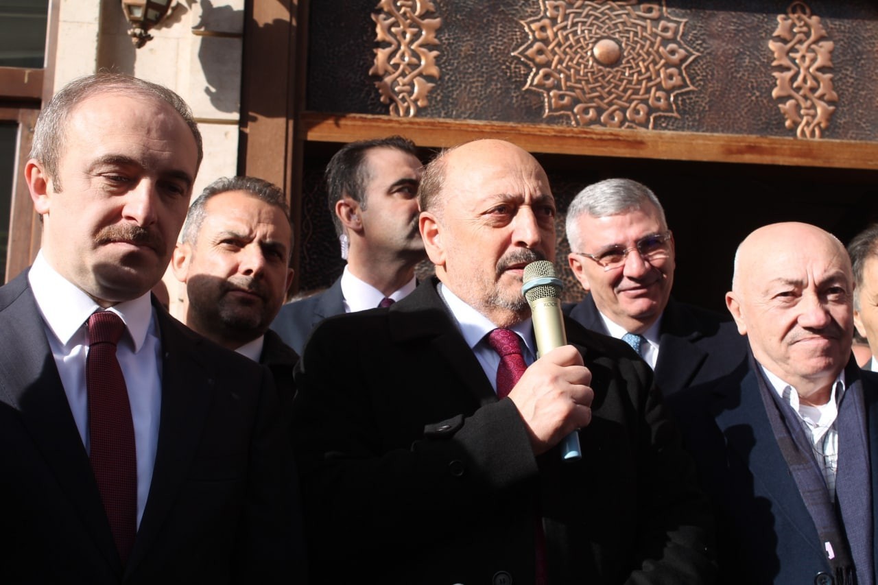 ÇALIŞMA VE SOSYAL GÜVENLİK BAKANI PROF. DR. VEDAT BİLGİN, MEMLEKETİ BAYBURT'TA COŞKUYLA KARŞILANDI