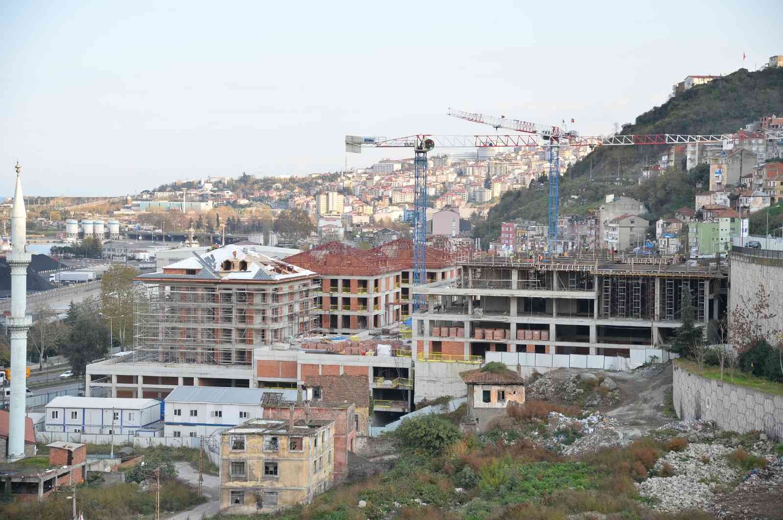 MURAT ZORLUOĞLU; 2022'DE "BU SENE YOL SENESİ" SLOGANI DOĞRULTUSUNDA ÇALIŞMA YÜRÜTEN VE HEDEFİNİ BÜYÜK ORANDA TUTTURAN BÜYÜKŞEHİR BELEDİYESİ, 2023'Ü DE "AÇILIŞ SENESİ" İLAN ETTİ