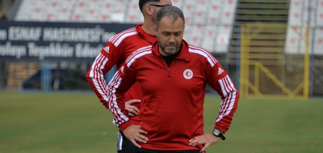 TFF 2. LİG EKİPLERİNDEN PAZARSPOR, BU SEZON 3. KEZ BİR TEKNİK DİREKTÖRLE ANLAŞMAYA VARDI. PAZAR EKİBİNDE TAKIMIN BAŞINA NAZIM GÜLAY GETİRİLDİ