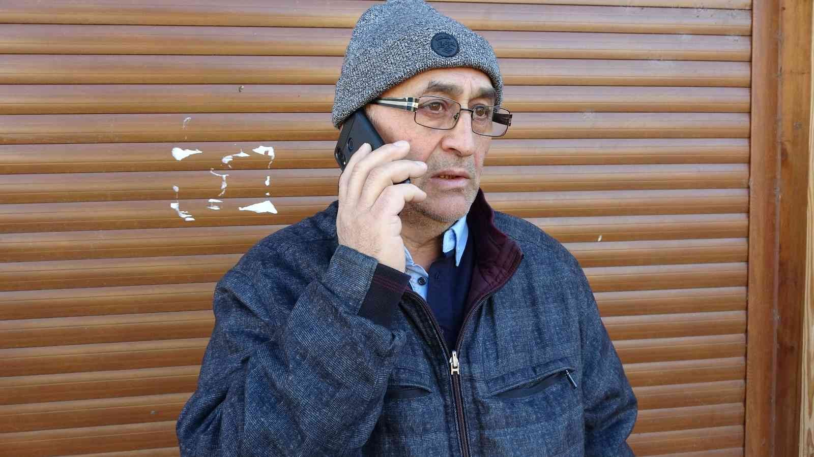 ORDU'NUN ALTINORDU İLÇESİNDE YAŞAYAN BİR KİŞİ, KENDİSİNİ ARAYARAK POLİS, JANDARMA VE SAVCI OLARAK TANITAN DOLANDIRICILARA SATTIĞI EV VE ARACIN PARASI OLAN 380 BİN TL'Yİ KAPTIRDI
