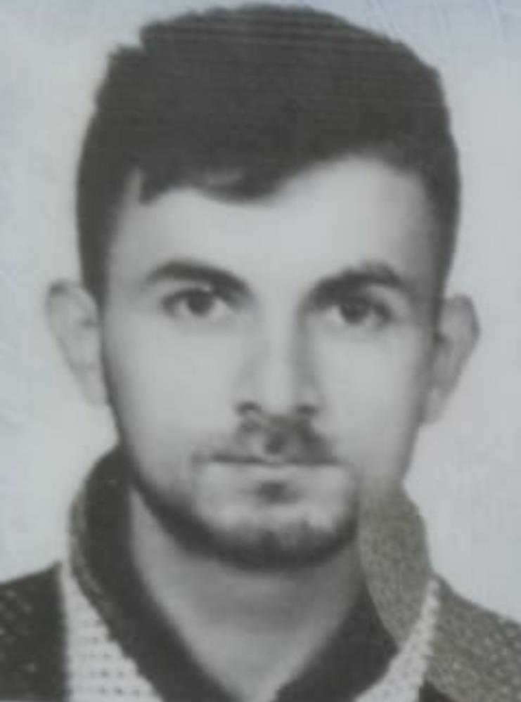 SAMSUN'UN BAFRA İLÇESİNİN BAHÇELER MAHALLESİ'NDE MEYDANA GELDİ. EDİNİLEN BİLGİYE GÖRE, 20 YAŞINDAKİ FERDİ KÖSE, KENDİLERİNE AİT EVİN BAHÇESİNDE BULUNAN ODUNLUKTA TAVANA ASILI HALDE ÖLÜ BULUNDU
