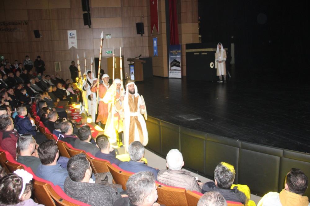 MEKKE'NİN FETHİNİN 1392. YIL DÖNÜMÜNDE SAMSUN'DA YAPILAN KUTLAMA PROGRAMI YOĞUN İLGİ GÖRDÜ