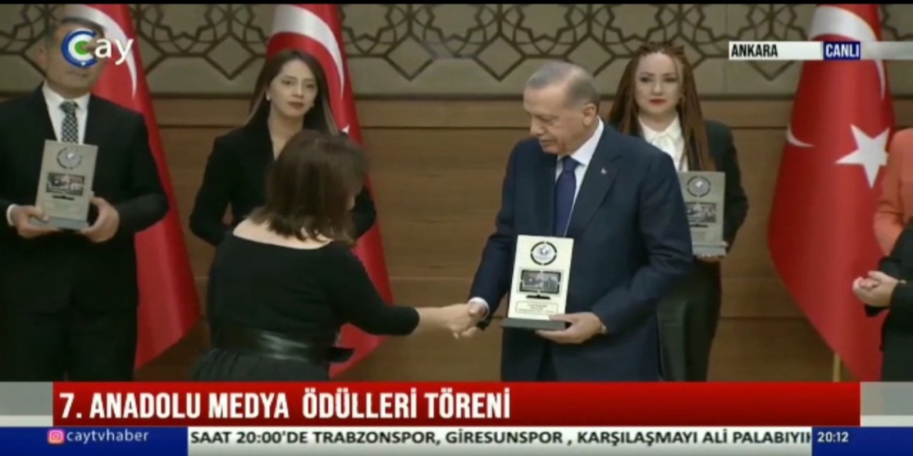 ANADOLU YAYINCILAR DERNEĞİNİN 7.SİNİ DÜZENLEDİĞİ ANADOLU MEDYA ÖDÜLLERİ PROGRAMINDA ÇAYTV'NİN SEVİLEN PROGRAMI BİRSEN ERTANLA KARADENİZ KERVANI ÖDÜLE LAYIK GÖRÜLDÜ