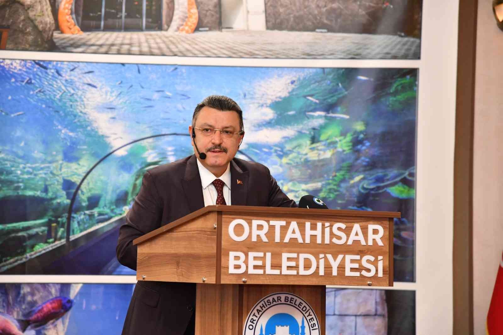 TRABZON'UN ORTAHİSAR İLÇE BELEDİYE BAŞKANI AHMET METİN GENÇ, 8 YILLIK GÖREV SÜRESİNİ BUGÜN DÜZENLEDİĞİ BASIN TOPLANTISI İLE DEĞERLENDİRDİ. ÇAYTV BASIN TOPLANTISINI CANLI YAYINLADI