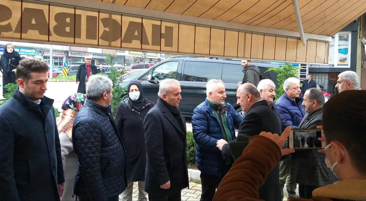 ÇAYKUR GENEL MÜDÜRÜ YARDIMCISI VE YK ÜYESİ ZEKİ KARAOĞLU’NUN ABİSİ, HIZIR KARAOĞLU’NUN (62) CENAZESİ ÇAYELİ MERKEZ ESKİ CAMİİNDE CUMA NAMAZI SONRASI AİLE KABRİSTANLIĞINA DEFNEDİLDİ