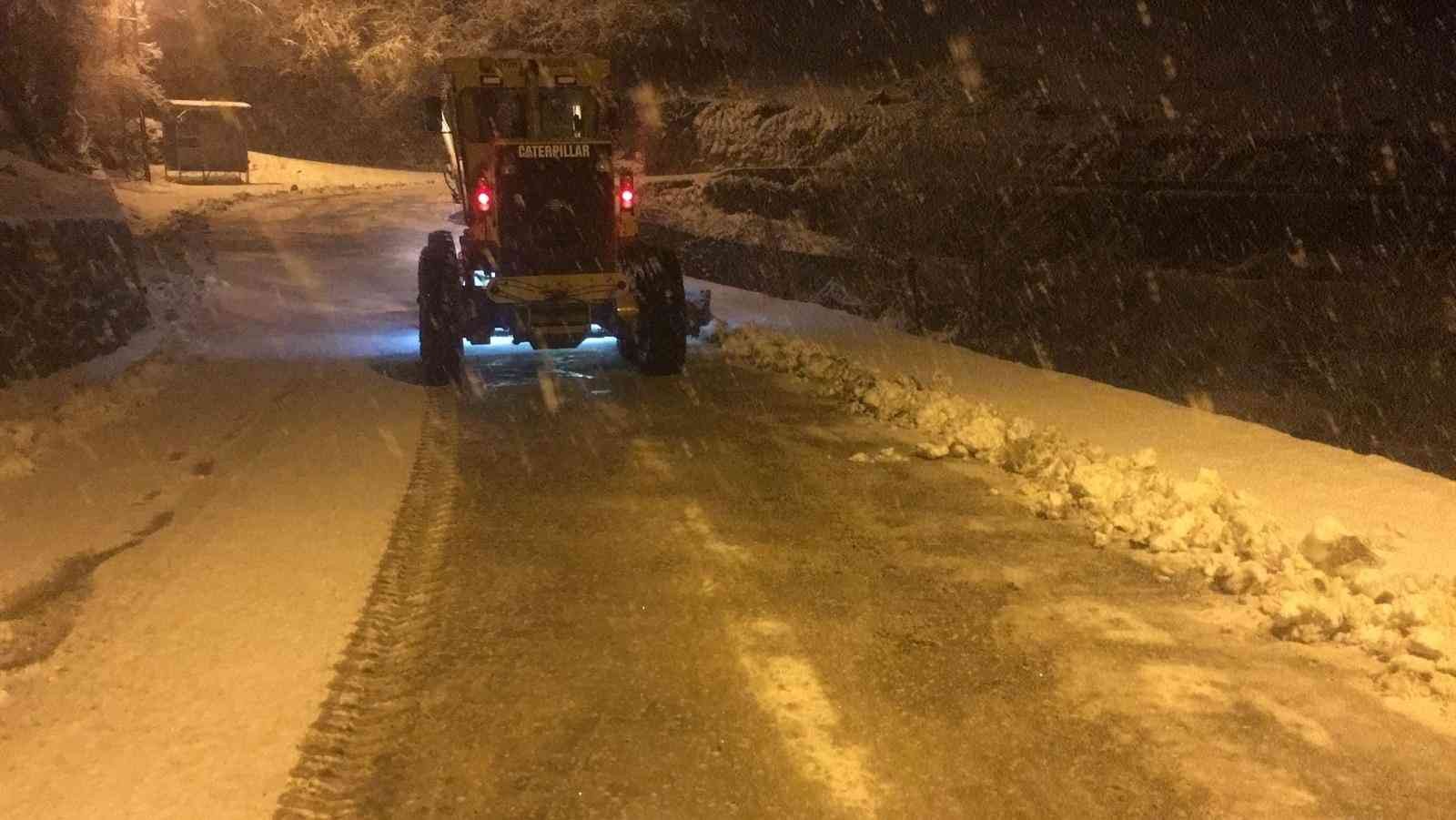 ARTVİN’DE KAR YAĞIŞI NEDENİYLE 78 KÖY YOLU ULAŞIMA KAPANDI