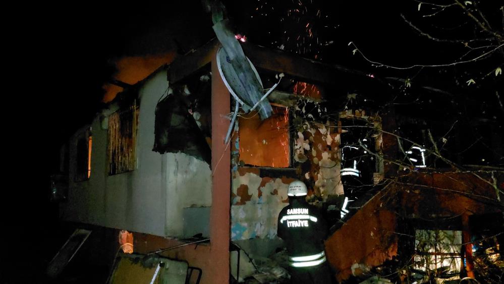 SAMSUN'DA BİR EVDE ÇIKAN YANGINDA 75 YAŞINDAKİ SAFİYE KARALI HAYATINI KAYBETTİ