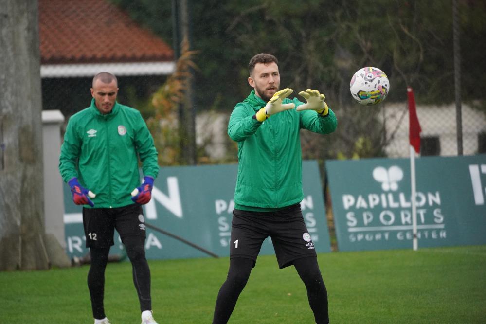 SPOR TOTO 1. LİG'İN İKİNCİ DEVRESİ İÇİN ANTALYA'DA KAMPA GİREN ÇAYKUR RİZESPOR, HAZIRLIKLARINI TAMAMLADI.CUMARTESİ GÜNÜ 13.30 OYNAYACAĞI ANKARA KEÇİÖRENGÜCÜ MAÇI İÇİN ANKARAYA GİTTİ