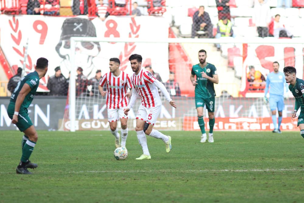 SPOR TOTO SÜPER LİG’İN 19. HAFTASINDA FTA ANTALYASPOR SAHASINDA KARŞILAŞTIĞI GİRESUNSPOR İLE 2-2 BERABERE KALDI