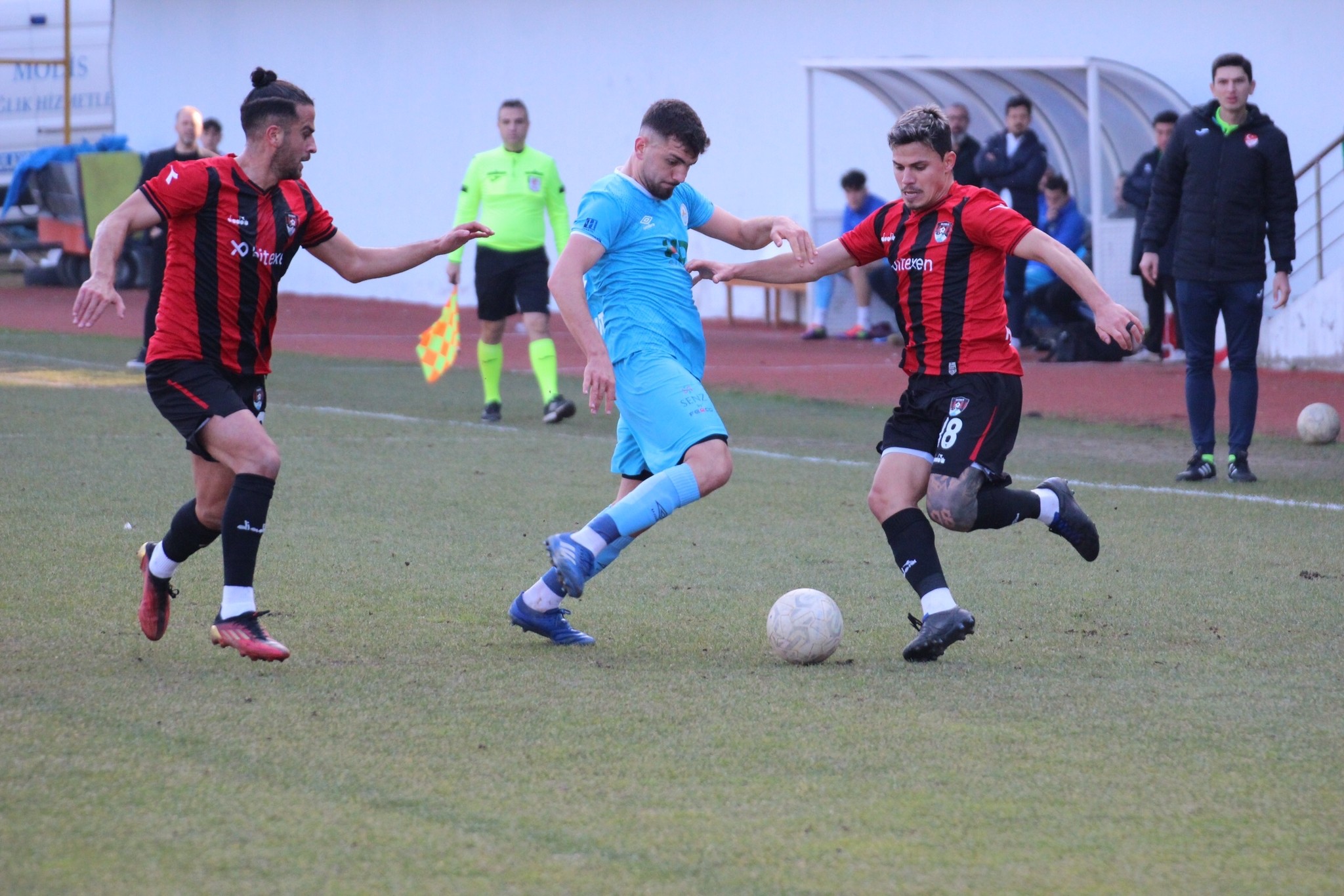 PAZARSPOR'DA İŞLER İYİ GİTMİYOR.TFF 2. LİG KIRMIZI GURUP 20. HAFTA MAÇINDA PAZARSPOR: 0 - VAN SPOR FK: 2