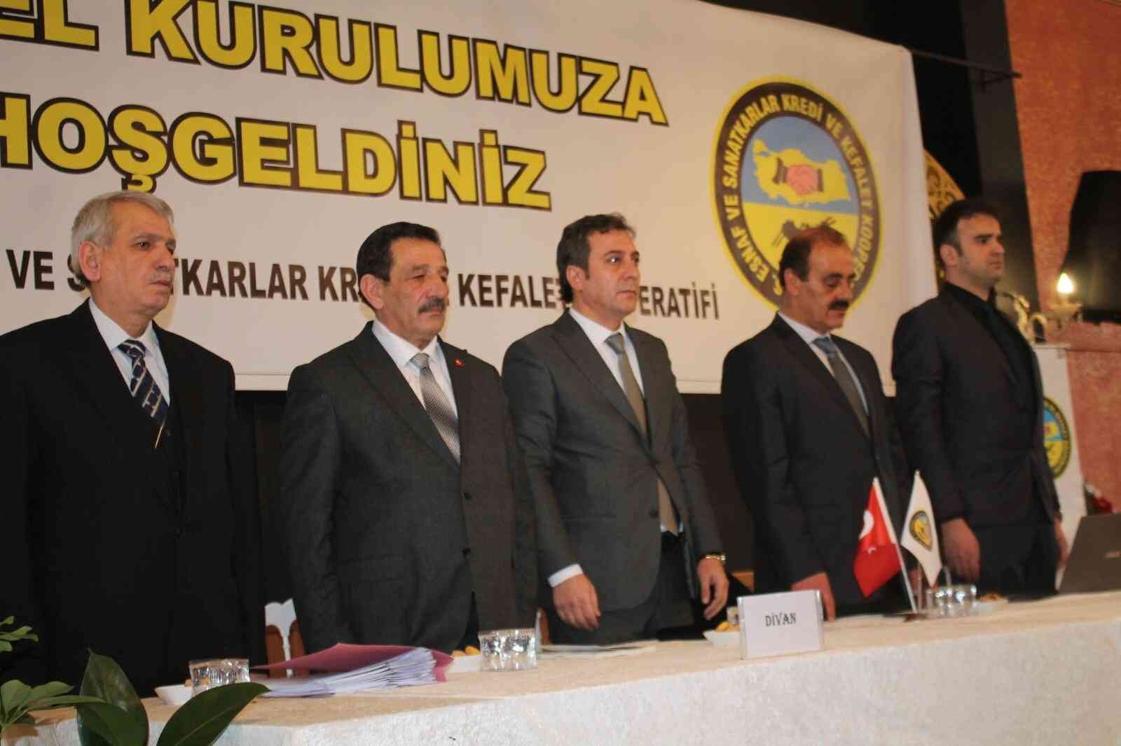 BAYBURT ESNAF VE SANATKARLAR KREDİ VE KEFALET KOOPERATİFİ'NİN OLAĞAN GENEL KURULU SONUÇLANDI. MEVCUT BAŞKANI HALİL İBRAHİM YÖNEY'İN GÜVEN TAZELEDİ