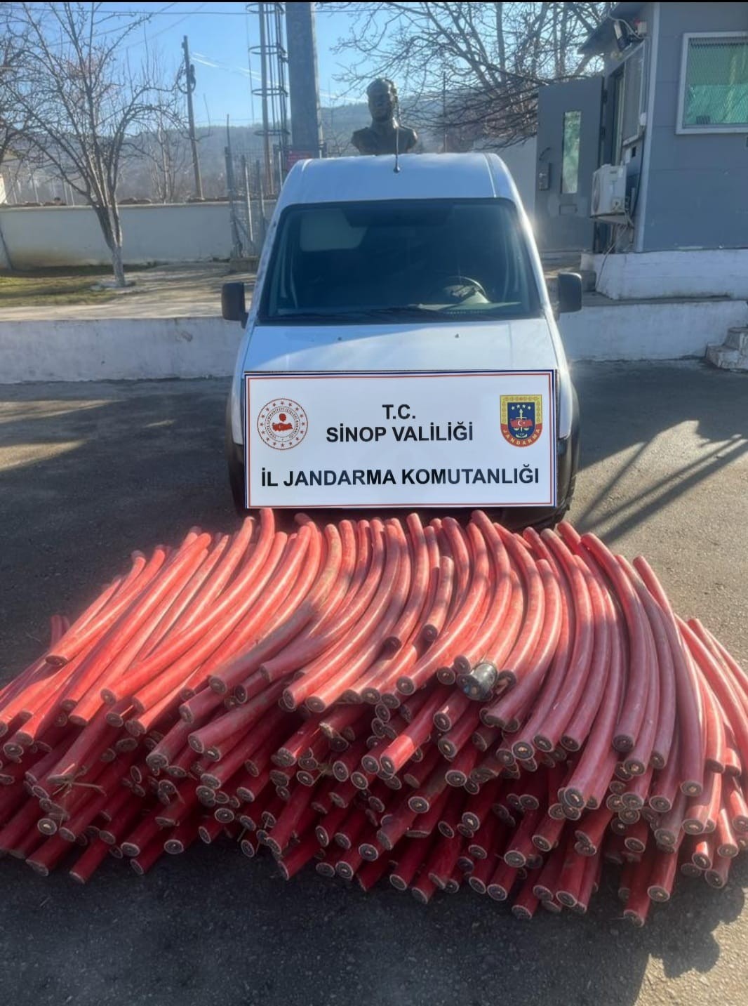 SAMSUN'UN YAKAKENT İLÇESİNDE İNŞAAT ŞANTİYESİNDEN PİYASA DEĞERİ 1,5 MİLYON LİRA OLAN KABLO ÇALAN 6 ŞÜPHELİ YAKALANDI