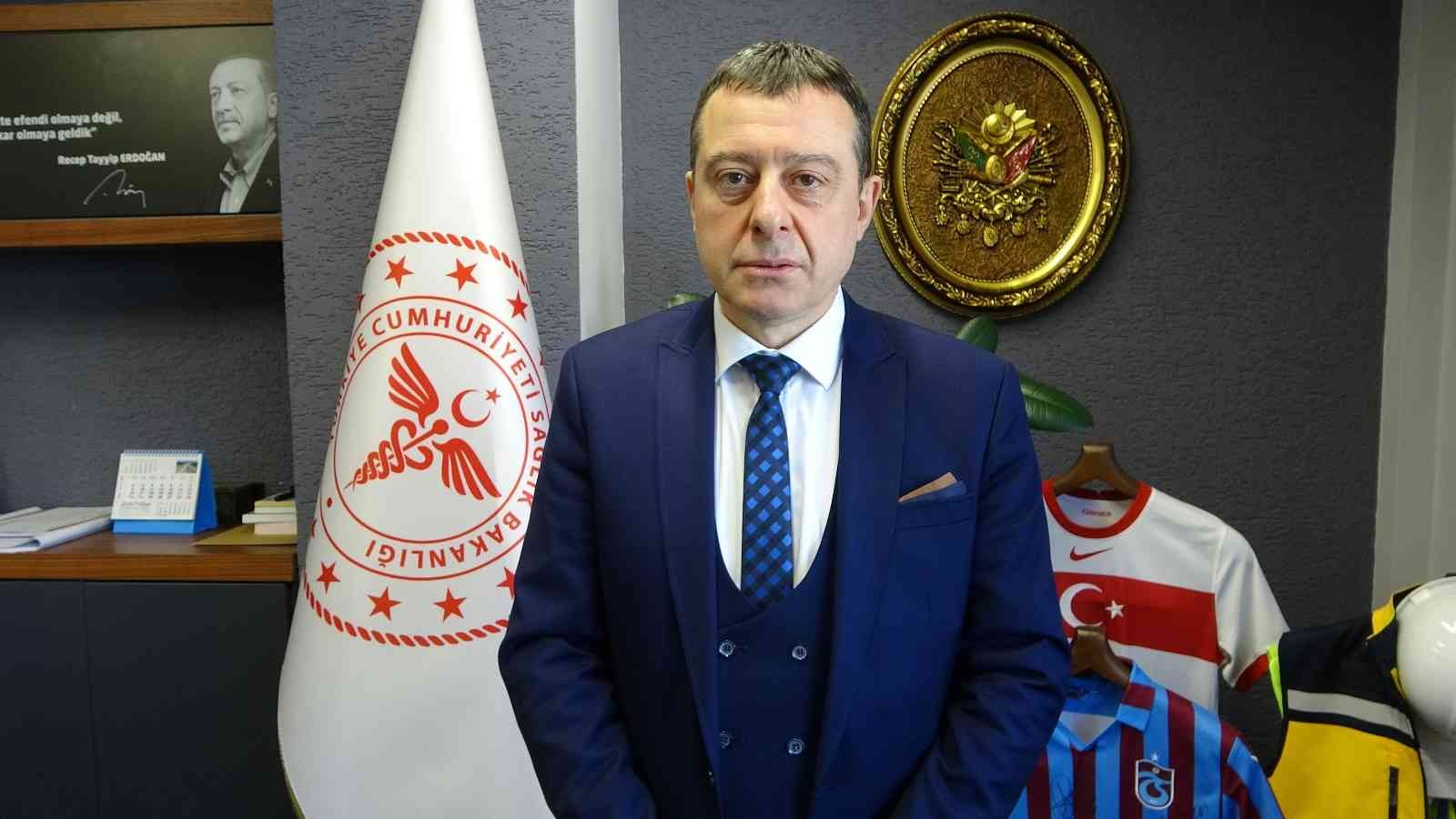 TRABZON İL SAĞLIK MÜDÜRÜ HAKAN USTA; ÖZELLİKLE KASIM, ARALIK AYLARINDA YOĞUN ŞEKİLDE GÖRÜLEN GRİP VAKALARININ YENİ YILDAN İTİBAREN DÜŞÜŞE GEÇTİĞİ VE OKULLARIN TATİLE GİRECEK OLMASI İLE VAKALARDAKİ DÜŞÜŞÜN DAHA DA ARTACAĞI B
