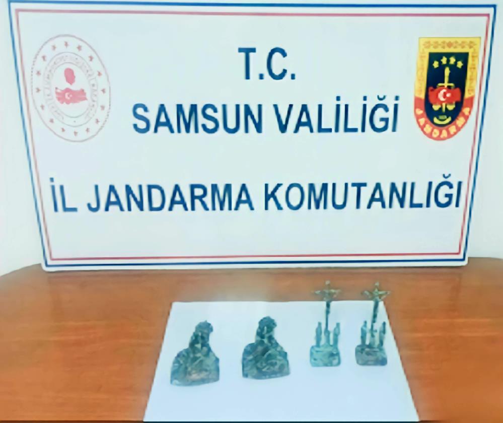 SAMSUN'DA JANDARMA EKİPLERİ TARAFINDAN TARİHİ ESER ELE GEÇİRİLDİ. 2 ADET MERYEM ANA HEYKELİ VE 2 ADET HZ. İSA HEYKELİ ELE GEÇİRİLDİ. OLAYLA İLGİLİ SORUŞTURMA DEVAM EDİYOR