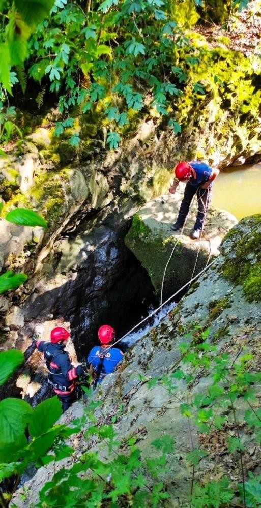 TRABZON AFAD’A 2022 YILINDA KAYIP KİŞİDEN DENİZDE BOĞULMA OLAYINA KADAR TOPLAM 85 FARKLI İHBAR GELİRKEN, MÜDAHALE EDİLEN VAKALARDAN 1 KAYIP, 25'İ ÖLÜ, 62'SİNE YARALI ULAŞILDI. EKİPLER 86 KİŞİYİ İSE SAĞ OLARAK KURTA