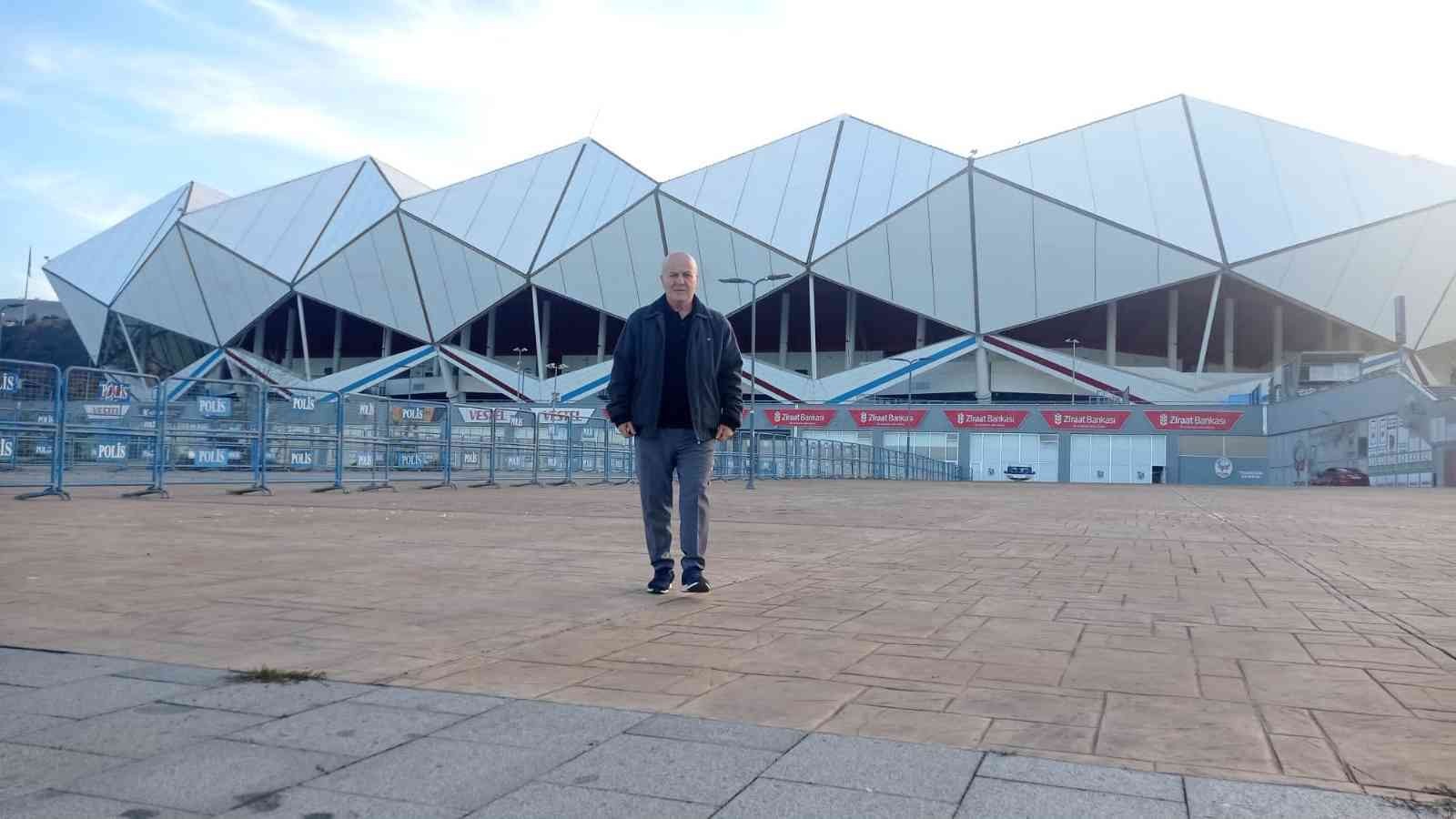 TRABZONSPOR'UN ESKİ TEKNİK DİREKTÖRLERİNDEN SADİ TEKELİOĞLU, "KURTULUŞ ALTYAPIDA" SÖYLEMİNİN SADECE SÖZDE KALDIĞINI, İÇİNİN SON DÖNEMLERDE ÜLKE GENELİNDE HİÇBİR ZAMAN DOLDURULAMADIĞINI SÖYLEDİ
