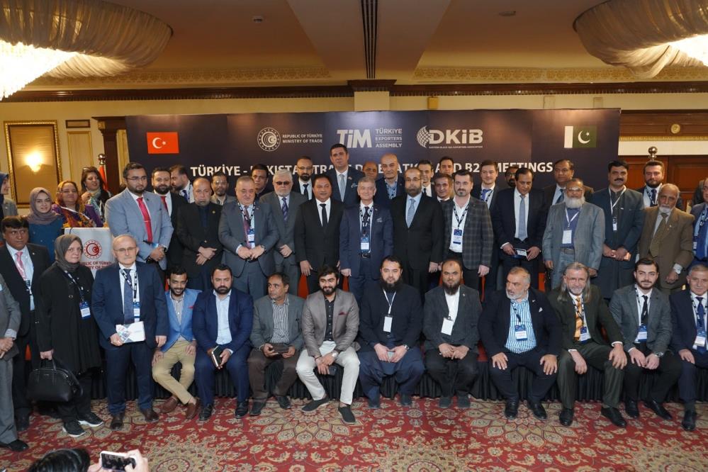 TÜRK İŞ ADAMLARINDAN OLUŞAN 44 KİŞİLİK HEYET, PAKİSTAN'DA TEMASLARDA BULUNARAK İKİ ÜLKE ARASINDA TİCARETİN DAHA DA GELİŞTİRİLMESİ KONUSUNDA GÖRÜŞ ALIŞ VERİŞİ YAPTI