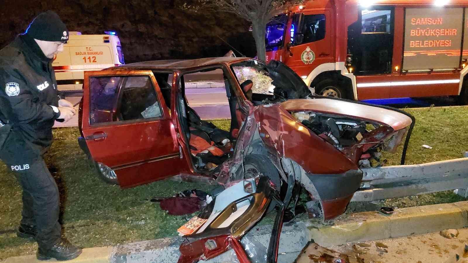 SAMSUN'DAKİ SAMANLIKLARINA HIRSIZ GİREN AİLE ANKARA'DAN KÖYLERİNE GİDERKEN ARAÇLARININ BARİYERE ÇARPMASI SONUCU ANNE ÖLDÜ, OĞLU İLE BABASI YARALANDI