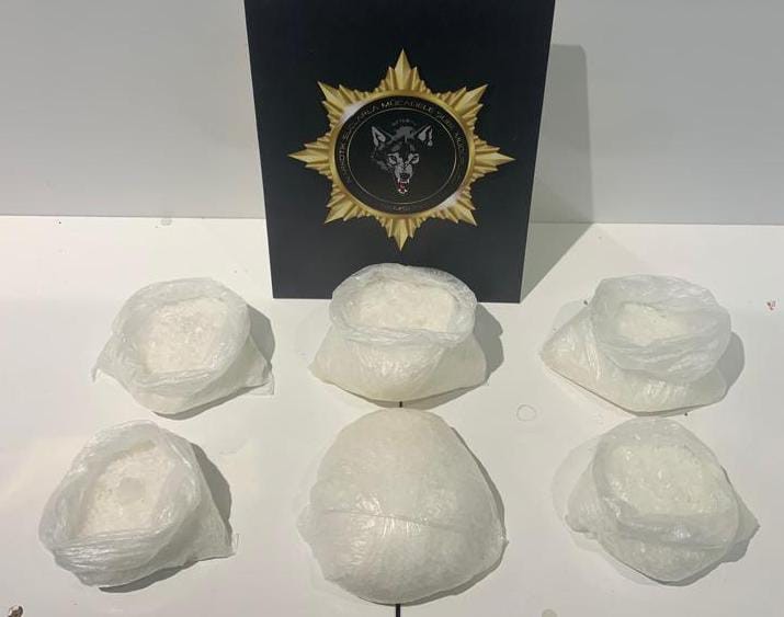 SAMSUN'DA NARKOTİK POLİSİ TARAFINDAN 4 KİLO 200 GRAM METAMFETAMİN, HASSAS TERAZİ VE SİLAHLA YAKALANAN 5 KİŞİDEN 3'Ü MAHKEMECE TUTUKLANIRKEN, 2 KİŞİ İSE ADLİ KONTROL ŞARTIYLA SERBEST BIRAKILDI