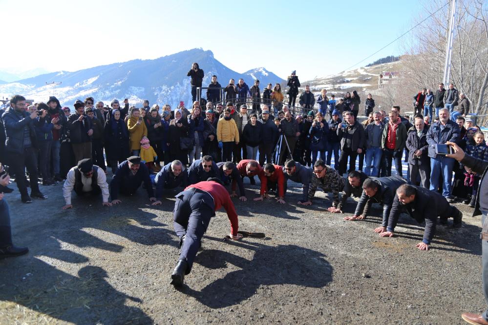 ARTVİN'İN "SAKİN ŞEHİR" ÜNVANLI ŞAVŞAT İLÇESİNDE HER YIL GELENEKSEL OLARAK DÜZENLENEN KAR ŞENLİKLERİ BU YIL FARKLI ETKİNLİKLERLE GERÇEKLEŞECEK