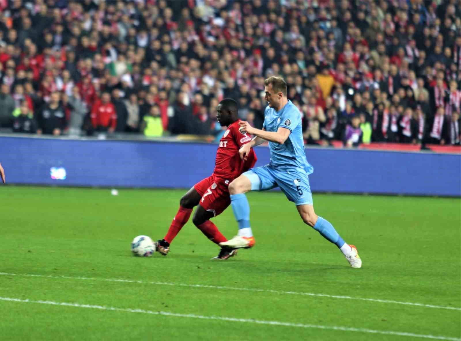 SPOR TOTO 1. LİG'İN 22. HAFTASINDA SAMSUNSPOR SAHASINDA KARŞILAŞTIĞI ERZURUMSPOR'U 2-1 YENDİ