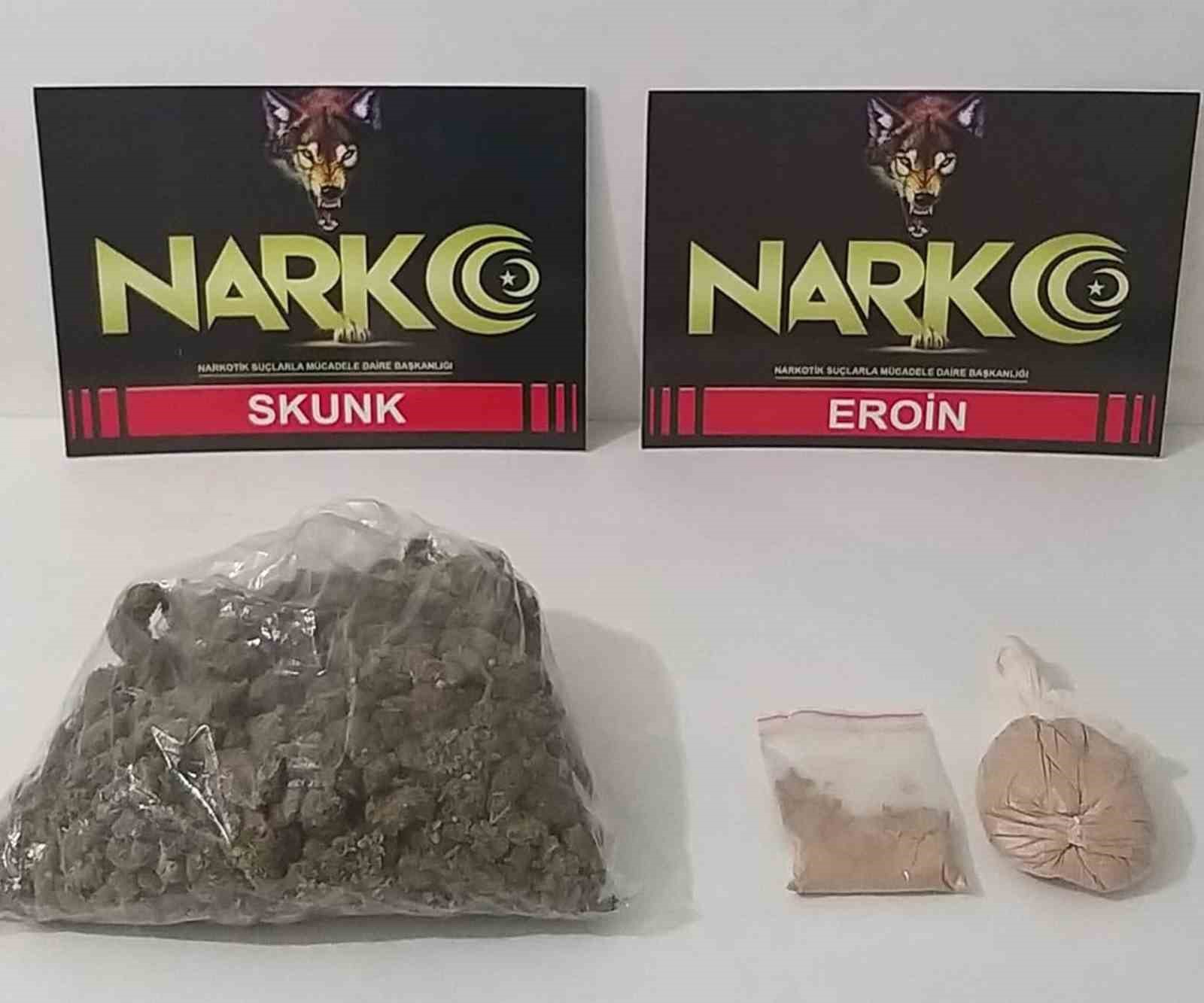 ORDU'DA POLİS EKİPLERİ TARAFINDAN UYUŞTURUCU MADDE SATIŞINA YÖNELİK YAPILAN OPERASYON ÇERÇEVESİNDE 2 ŞÜPHELİ TUTUKLANDI, 10 KİŞİ HAKKINDA DA İDARİ İŞLEM YAPILDI