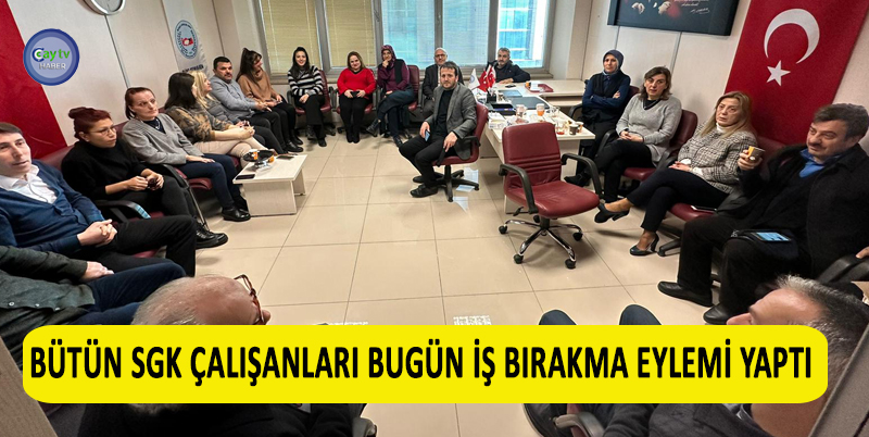 BÜTÜN SGK ÇALIŞANLARI BUGÜN İŞ BIRAKMA EYLEMİ YAPTI. MAAŞLARINDA İYİLEŞTİRME İSTEYEN ÇALIŞANLAR BU KAPSAMDA İŞLEM YAPMAYA GELEN VATANDAŞLARI GERİ GÖNDERİYOR