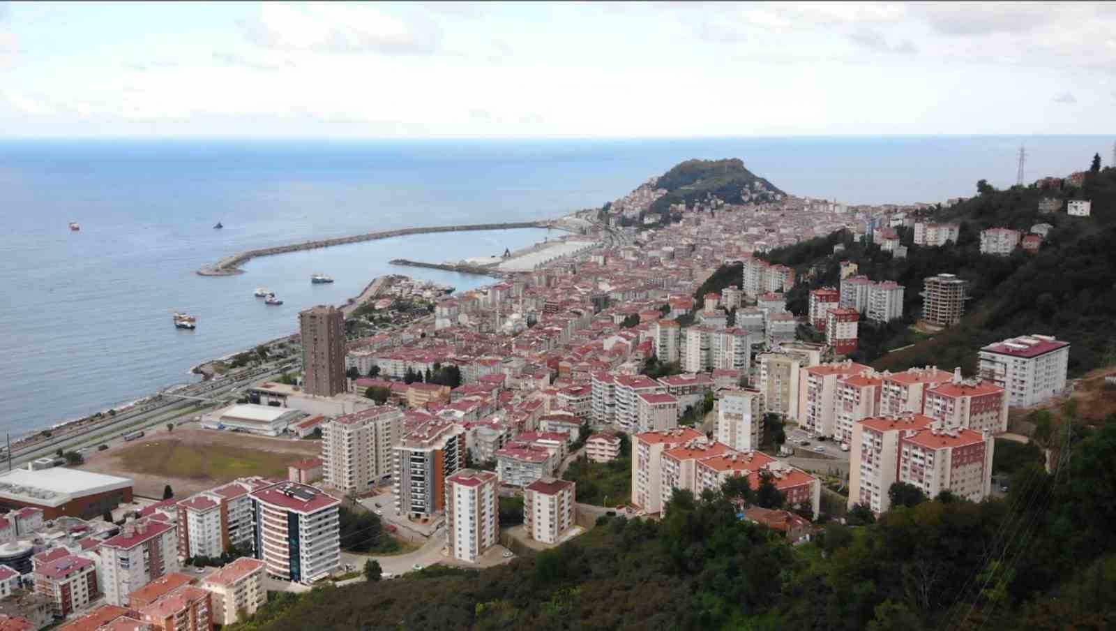 KAHRAMANMARAŞ'TA 7,7 VE 7,6 ŞİDDETİNDE MEYDANA GELEN DEPREMLERİN ARDINDAN GİRESUN ÜNİVERSİTESİ ÖĞRETİM ÜYESİ PROF. DR. AHMET APAYDIN VE DOÇ DR. EREN KÖMÜRLÜ GİRESUN'UN DEPREM RİSK DURUMUYLA İLGİLİ AÇIKLAMALARDA BUL