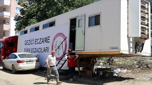 DEPREM BÖLGESİNE İLAÇ DESTEĞİ. SAMSUN ECZACI ODASI BAŞKANI ONUR FERHAT KARACAN, YOLA ÇIKAN 35 GÖNÜLLÜNÜN DEPREM BÖLGELERİNDE GÖREV YAPACAĞINI SÖYLEDİ