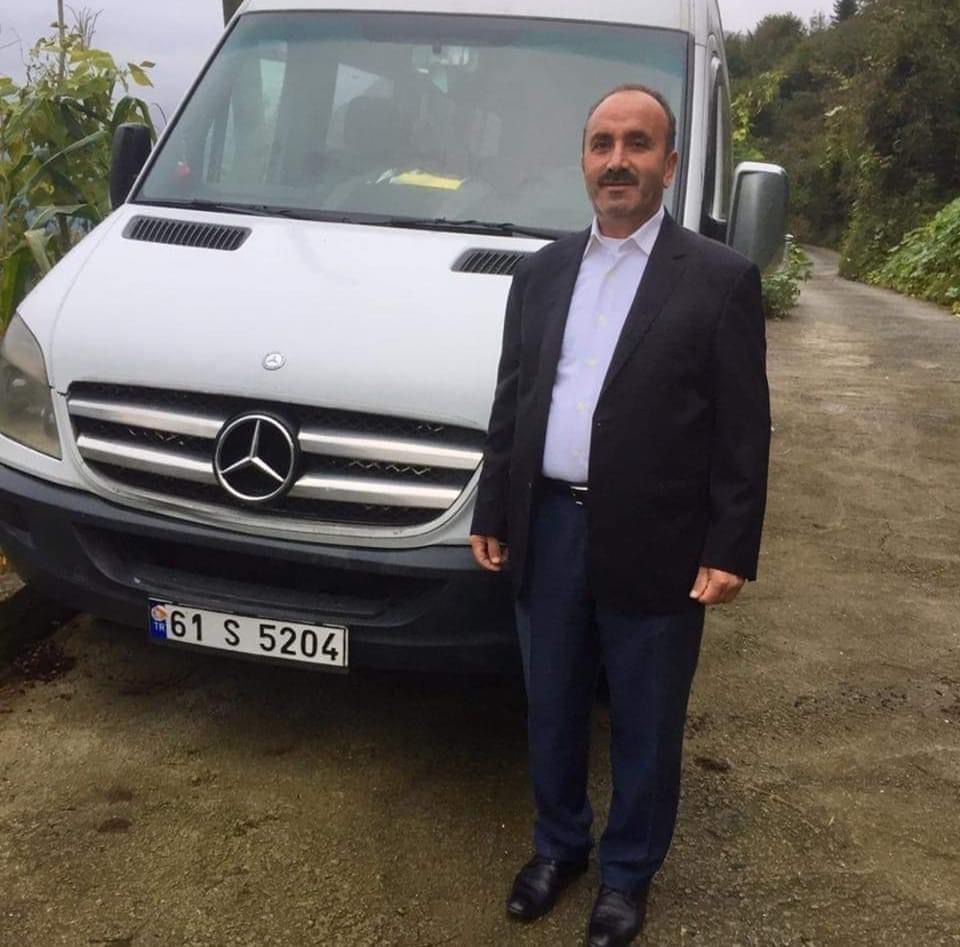 TRABZON'UN ARSİN İLÇESİNDE MEYDANA GELEN TRAFİK KAZASINDA KAMİL KEFELİOĞLU VE KIZI HAYATINI KAYBEDERKEN, ARAÇTA BULUNAN 1 KİŞİ DE YARALI OLARAK HASTANEYE KALDIRILDI